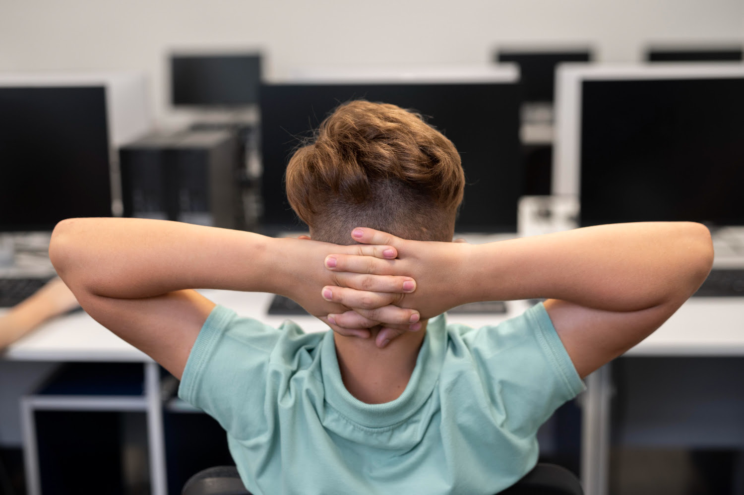 Ortopedista explica erros mais cometidos com a coluna no dia a dia  - Foto: Freepik