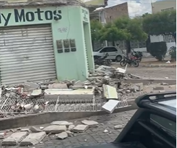 Por pouco uma tragédia: Marquise desaba em bairro de ST nesta 2ª