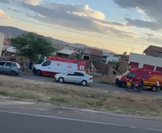 Pedreiro cai de altura de 5 metros em Serra Talhada e Samu presta socorro 1 Pedreiro cai de altura de 5 metros em Serra Talhada e Samu presta socorro