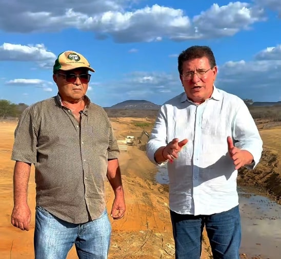 Com o slogan 'chama na bota', Duque avança com obras em Serra Talhada 1 Com o slogan 'chama na bota', Duque avança com obras em Serra Talhada