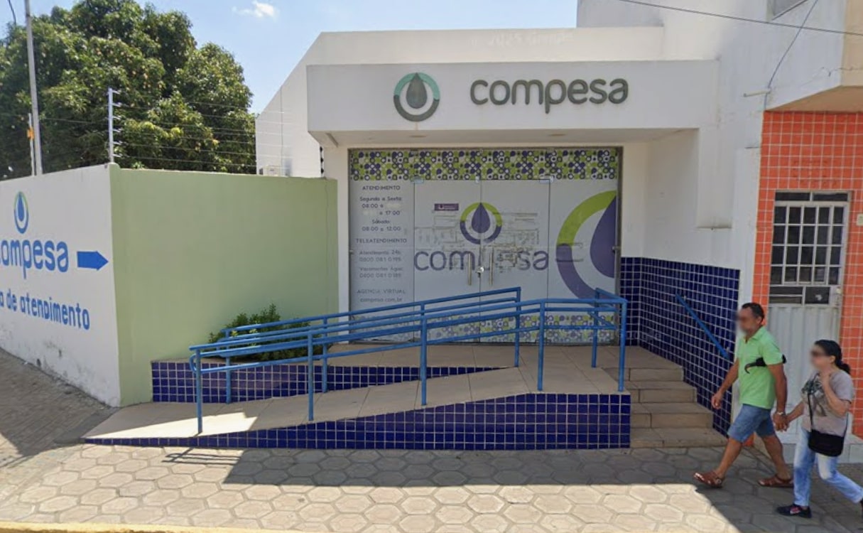 Compesa emite nota após reclamação de leitores no FAROL