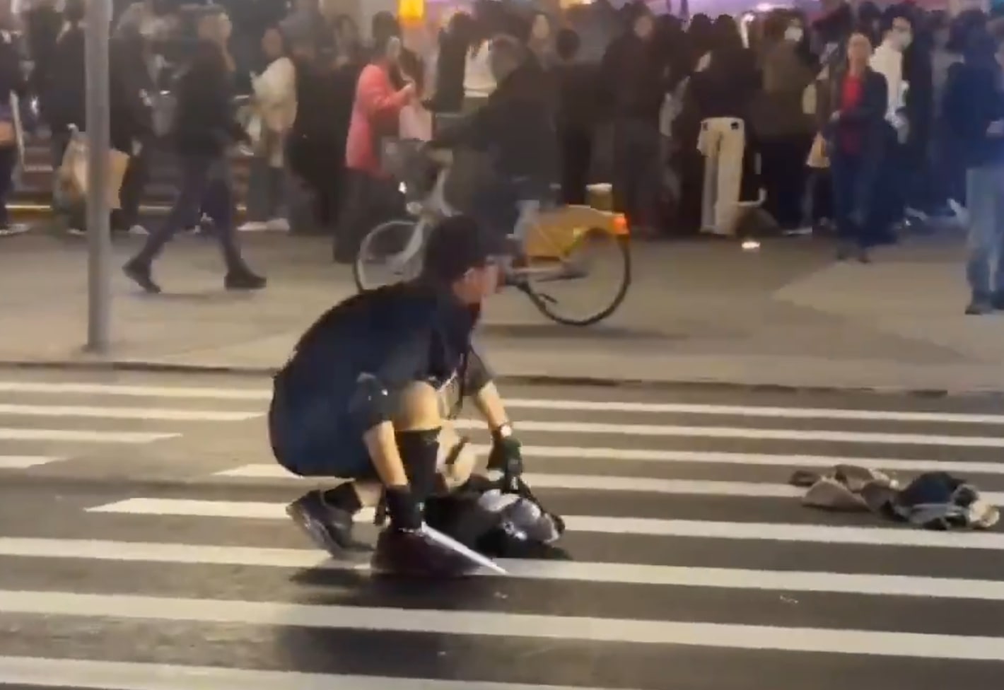 Vídeo: Ataque com faca e granadas deixa 3 mortos e 9 feridos em Taiwan 1 Ataque com faca e granadas deixa 3 mortos e 9 feridos em Taiwan