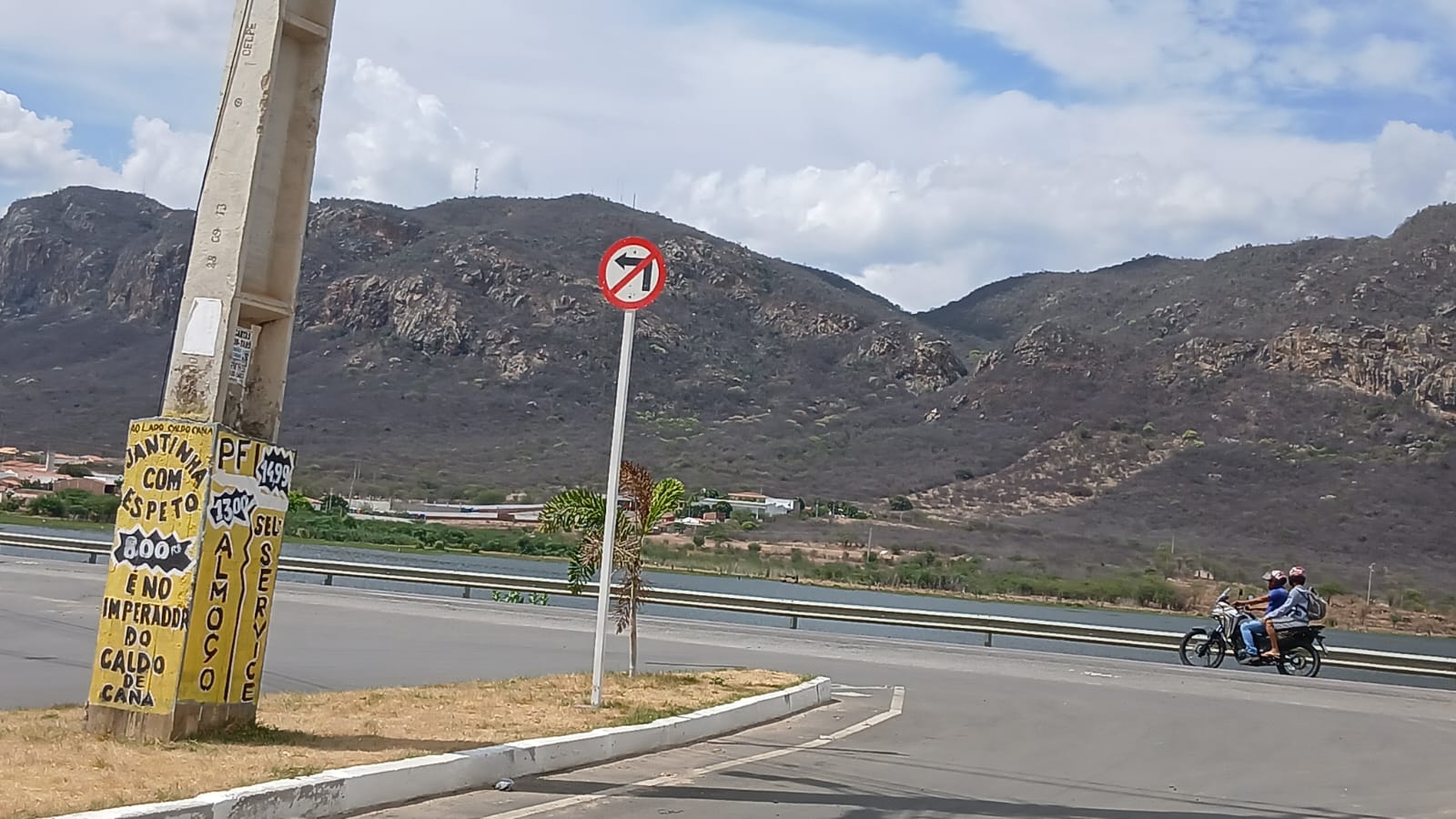 A 'pegadinha' existente num ponto de perigo na BR-232, em Serra Talhada