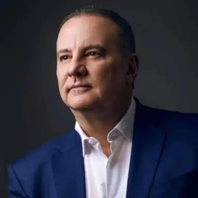 O vazio existencial dos obstinados, era tão rico que só tinha dinheiro!