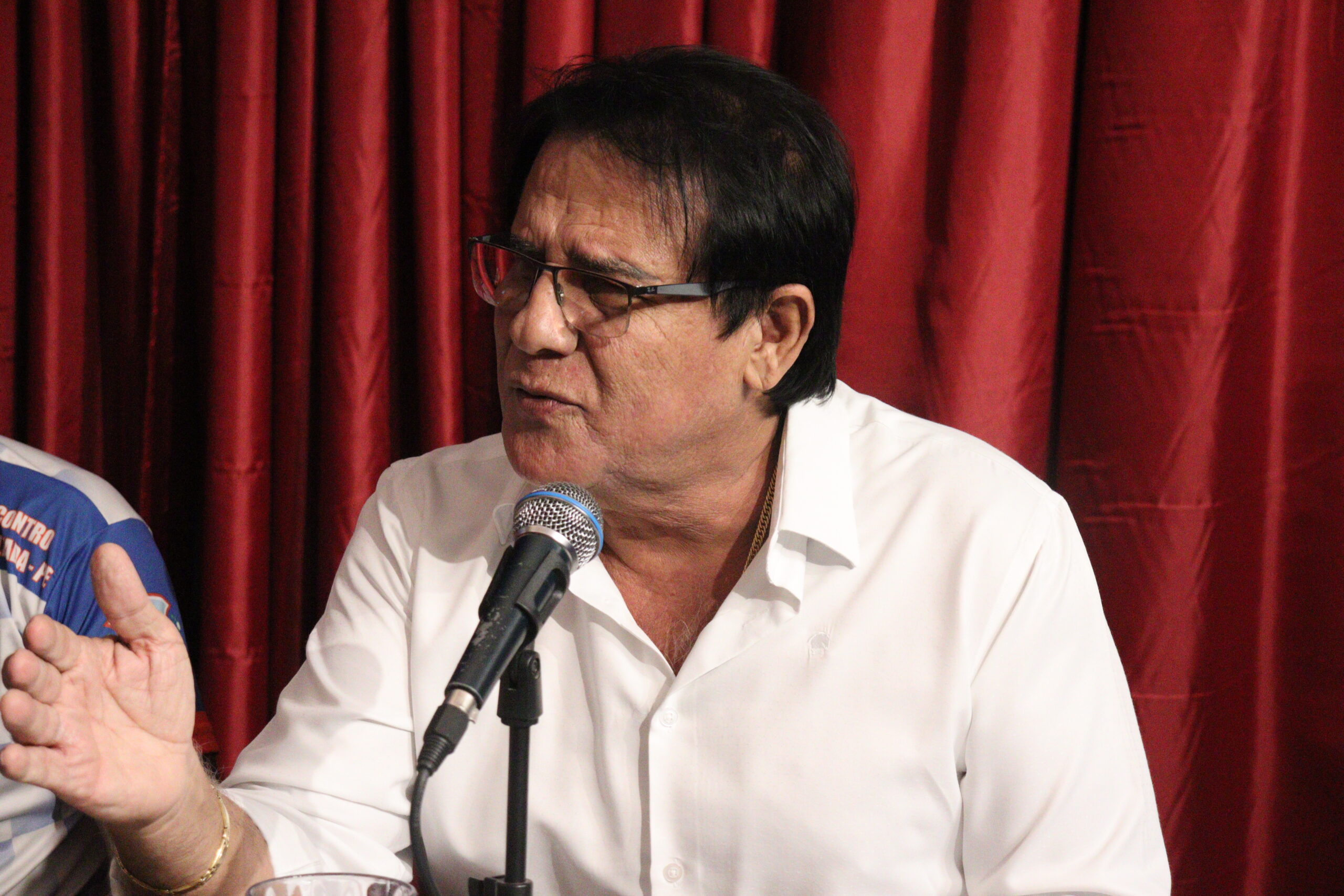 Médico avalia 'pula pula' de vereadores e fala em atrapalhar