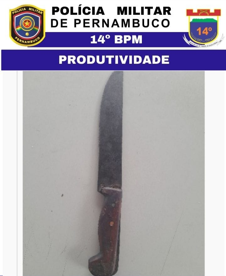 Homem é preso após ameaçar a própria mãe com facão em ST 1 Homem preso com facão