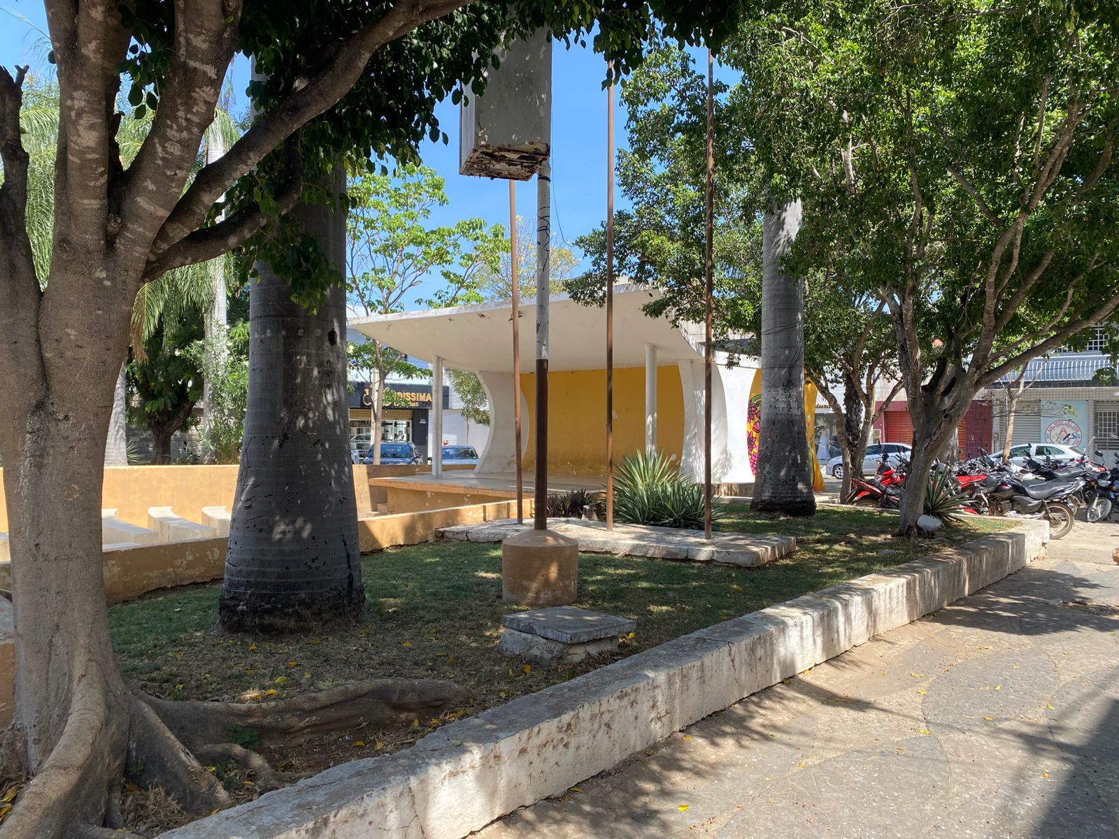 Concha Acústica fica sem iluminação natalina e revolta moradores de ST