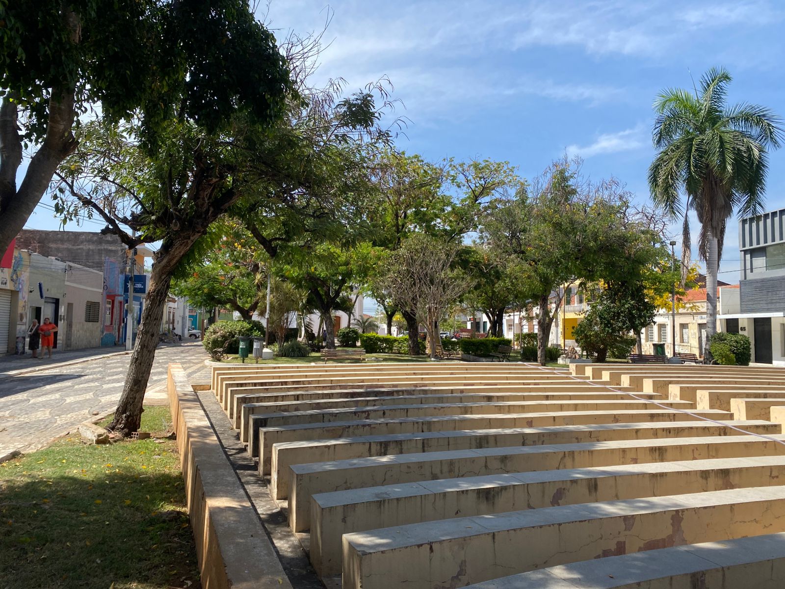 Concha Acústica fica sem iluminação natalina e revolta moradores de ST
