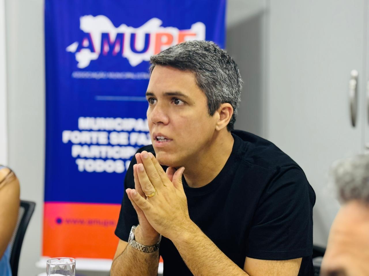 Pedro Freitas lidera reunião de planejamento na Amupe