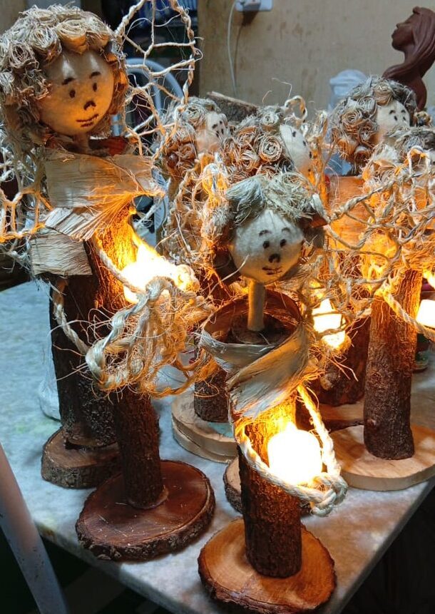 Artesã cria itens de decoração com madeira reaproveitada em ST