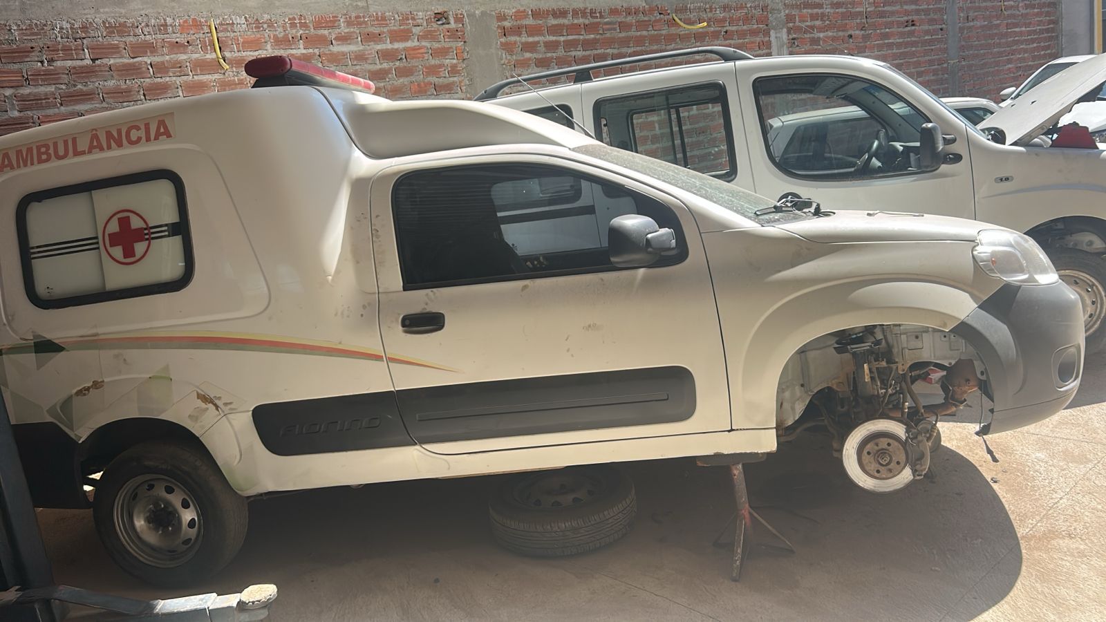 China revela 'cemitério' de carros sucateados pela Secretaria de Saúde