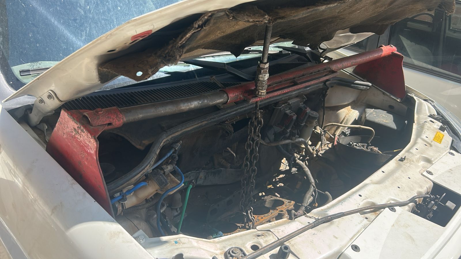 China revela 'cemitério' de carros sucateados pela Secretaria de Saúde