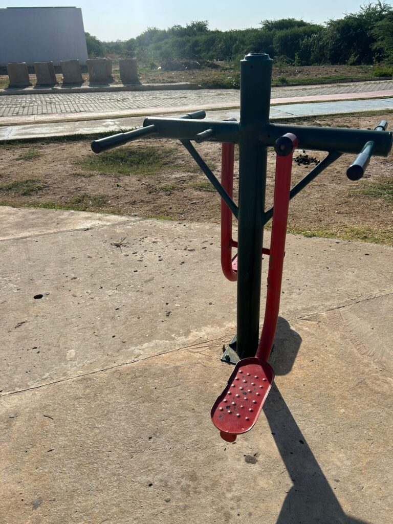 Moradores reclamam de cães e equipamentos quebrados em ST