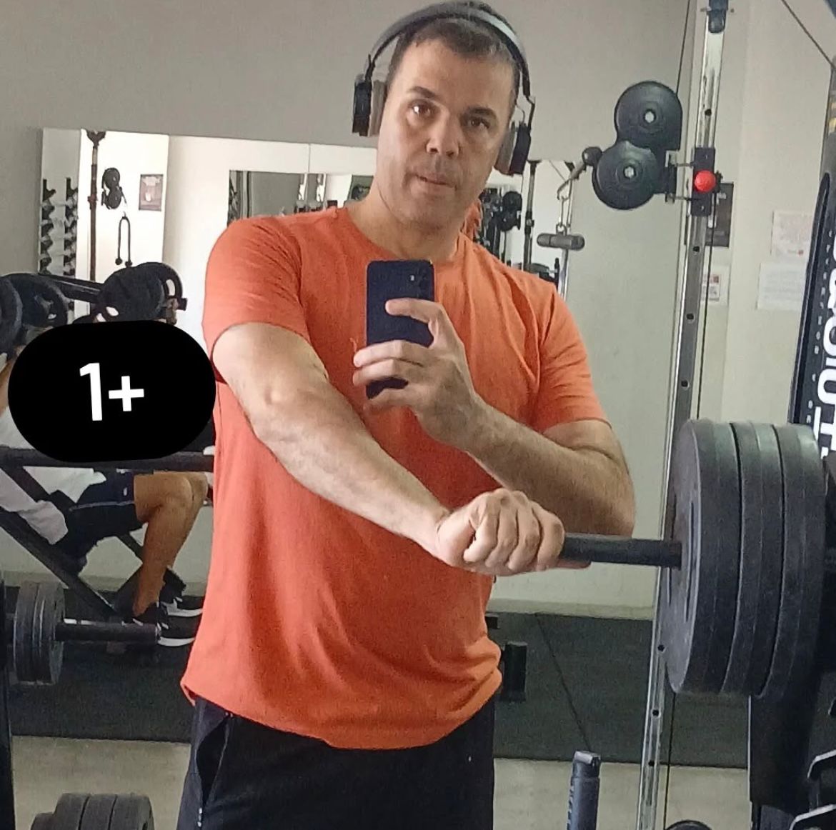 Familiares procuram homem desaparecido: Jonathan, o 'Carioca'