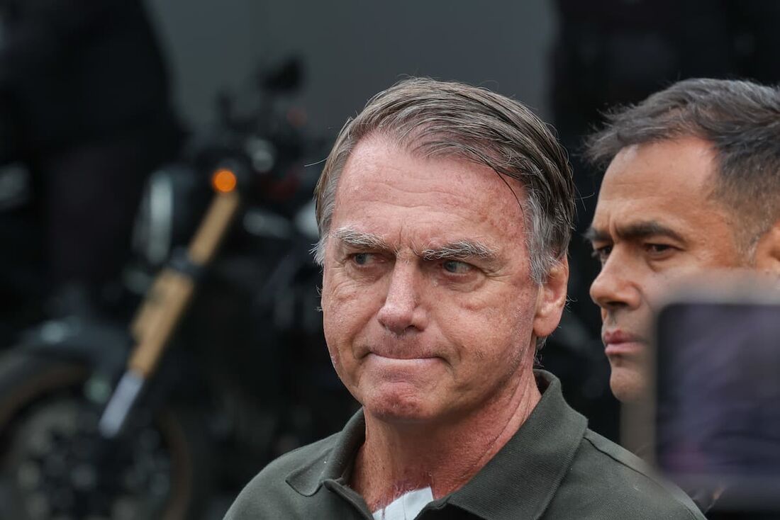 Bolsonaro passa, nesta quinta-feira (25), por cirurgia que deve durar 4 horas