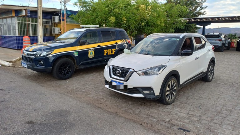 Carro roubado há 2 anos em Recife é recuperado em Serra Talhada pela PRF