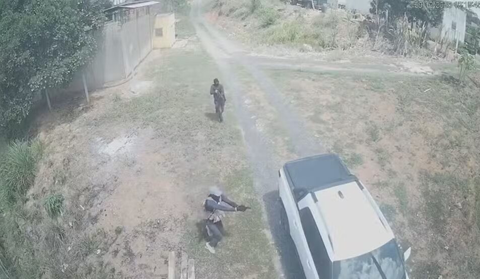 Vídeo: empresário é executado a tiros às margens da BR-232 1 empresário é executado a tiros às margens da BR-232