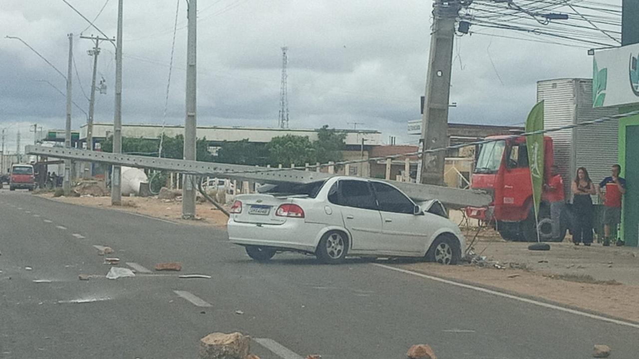 Serra Talhada registra quase 3 colisões de veículos contra postes por semana 1 Serra Talhada registra quase 3 colisões de veículos contra postes por semana
