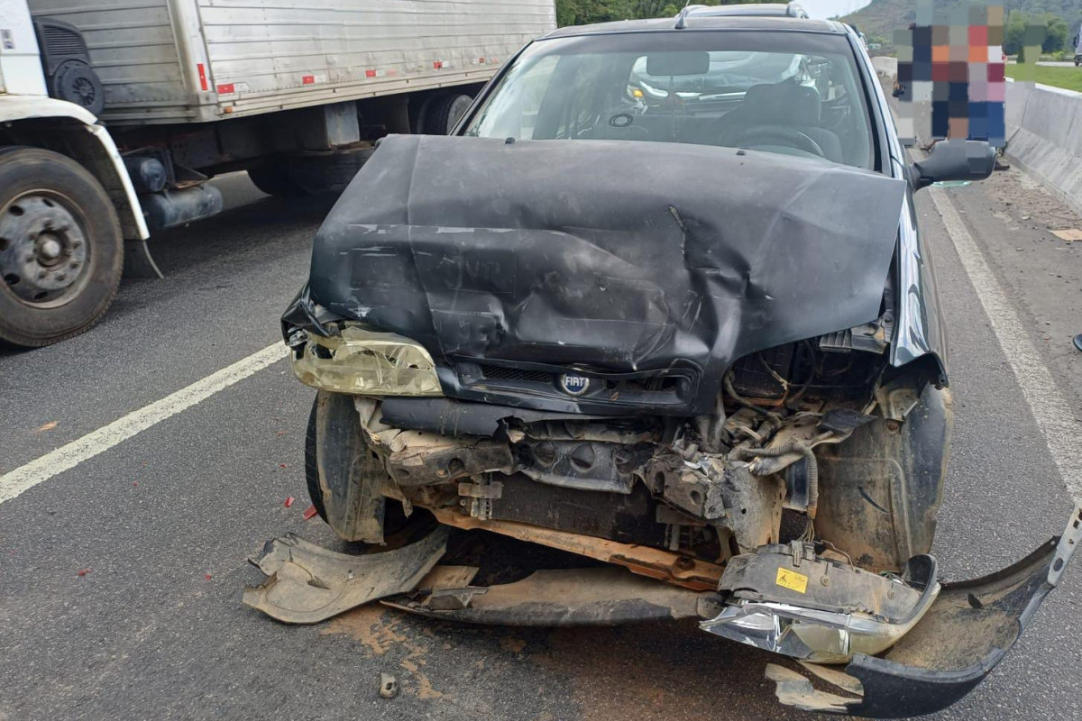 Engavetamento com 5 veículos deixa um ferido na BR-232