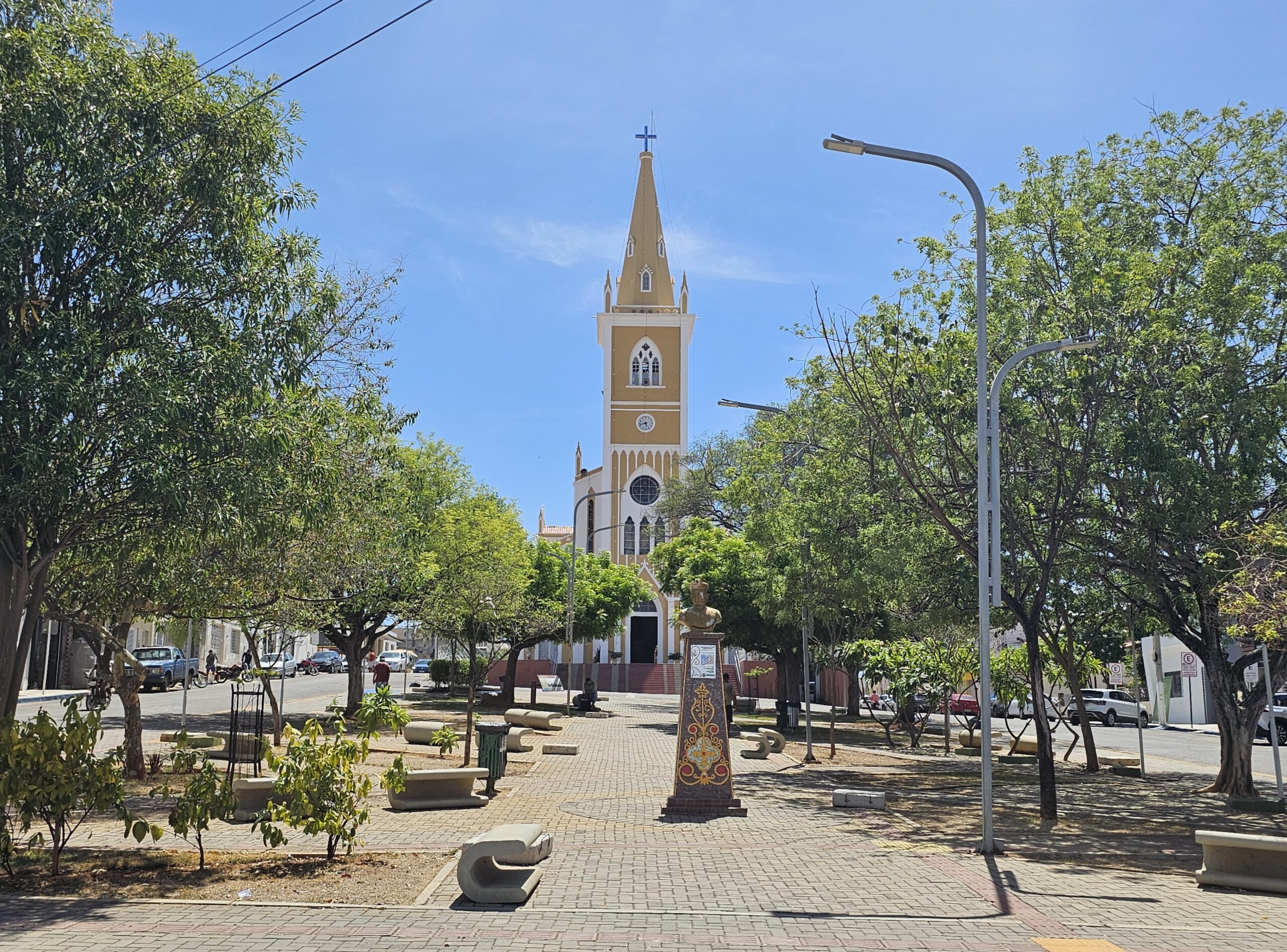 Após briga na Praça Sérgio Magalhães nesta 5ª, PM apreende peixeira 1 Praça Sérgio Magalhães