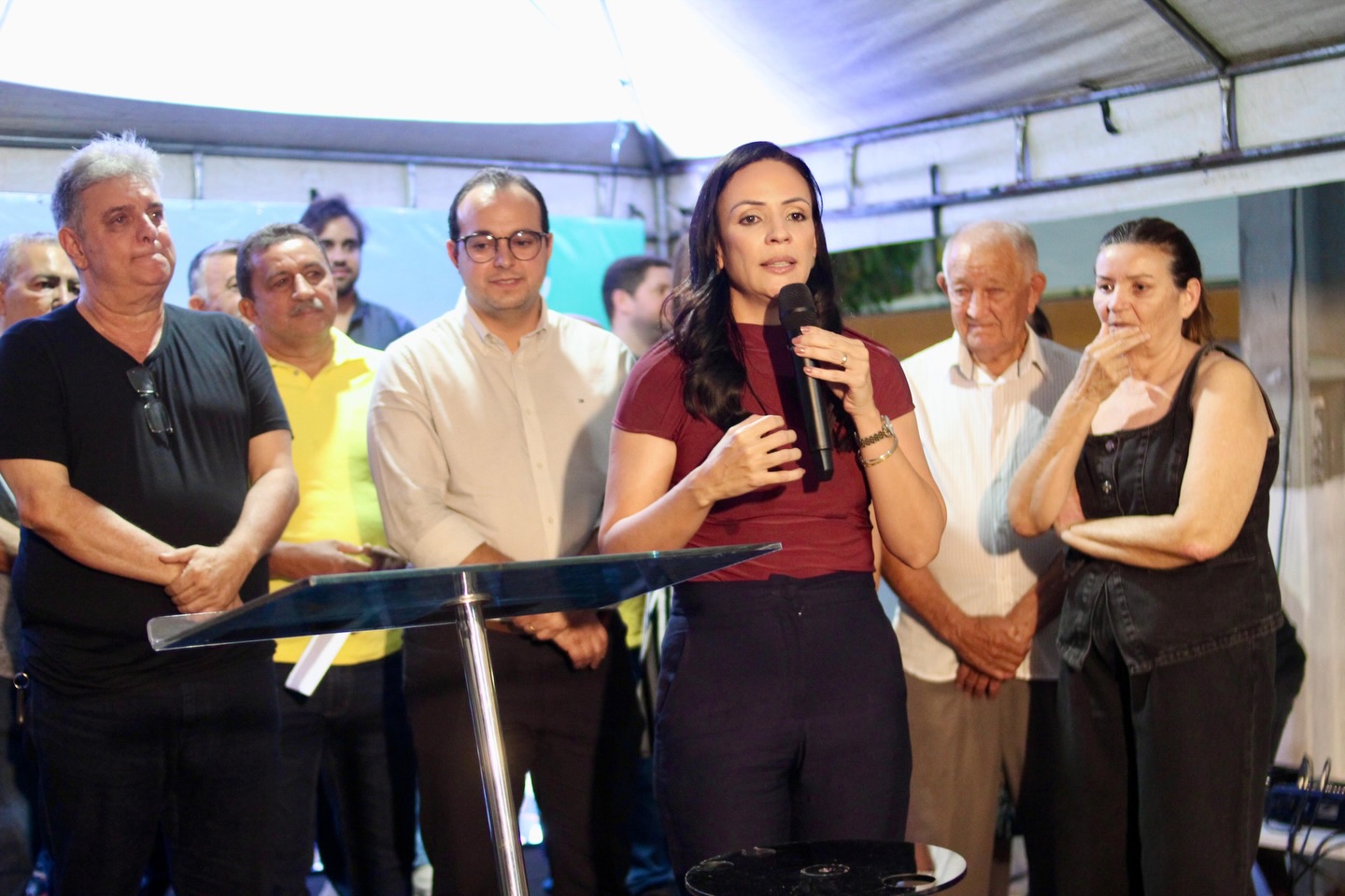 Márcia 'alfineta' Duque e diz que o povo merece obra bem feita