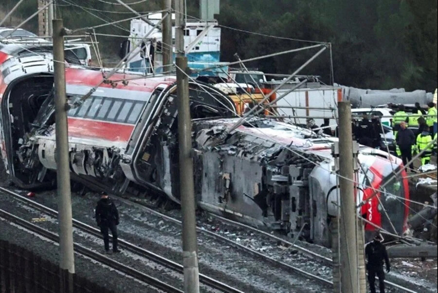 Chega a 39 número de mortos em colisão entre 2 trens na Espanha