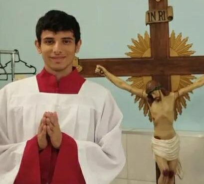 Leandro coroinha de Dom Limacedo