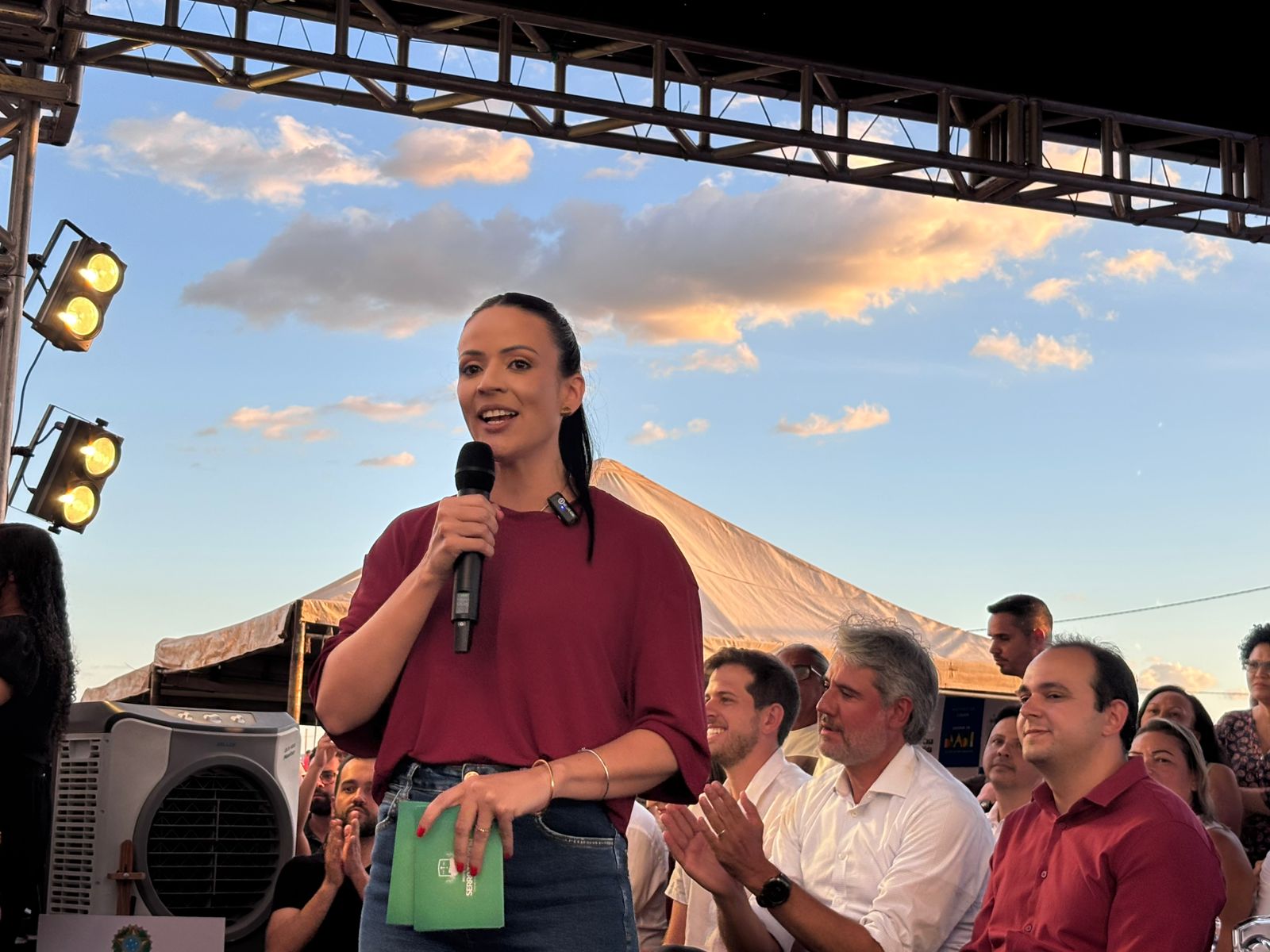 Márcia saúda Duque, cita Breno, e diz que o seu 'time' é do amor e trabalho