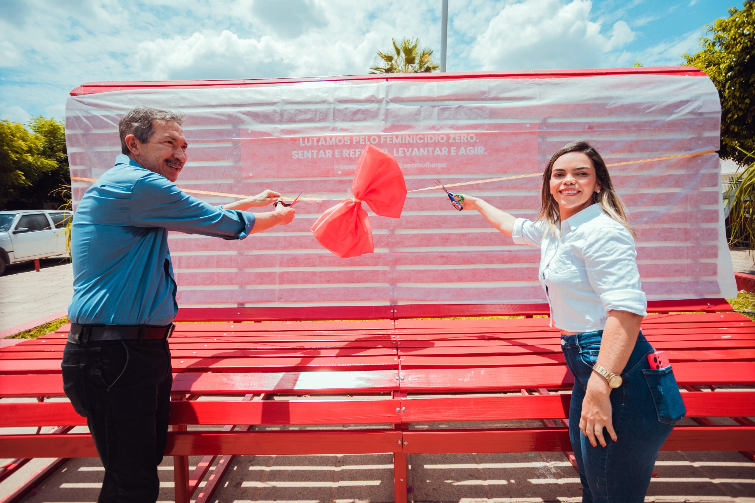 Elizinho inaugura Banco Vermelho em Carnaubeira