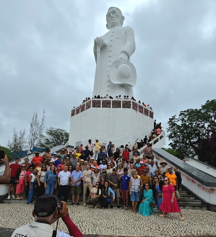 Elizinho realiza mais uma viagem gratuita para 3ª idade 1 Elizinho