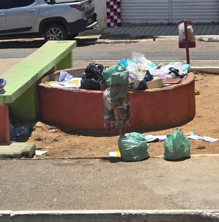 Morador denuncia descarte incorreto de lixo em bairro de Serra Talhada 1 Morador denuncia descarte incorreto de lixo em bairro de Serra Talhada