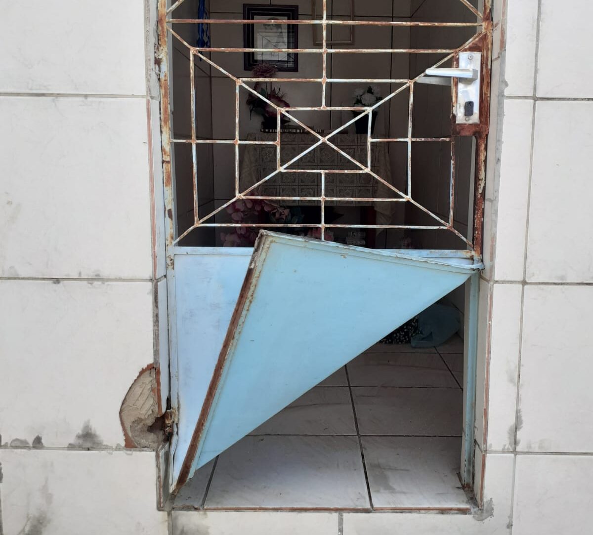 Prefeitura de ST emite nota após vandalismo e destruição no cemitério 1 Vandalismo no Cemitério