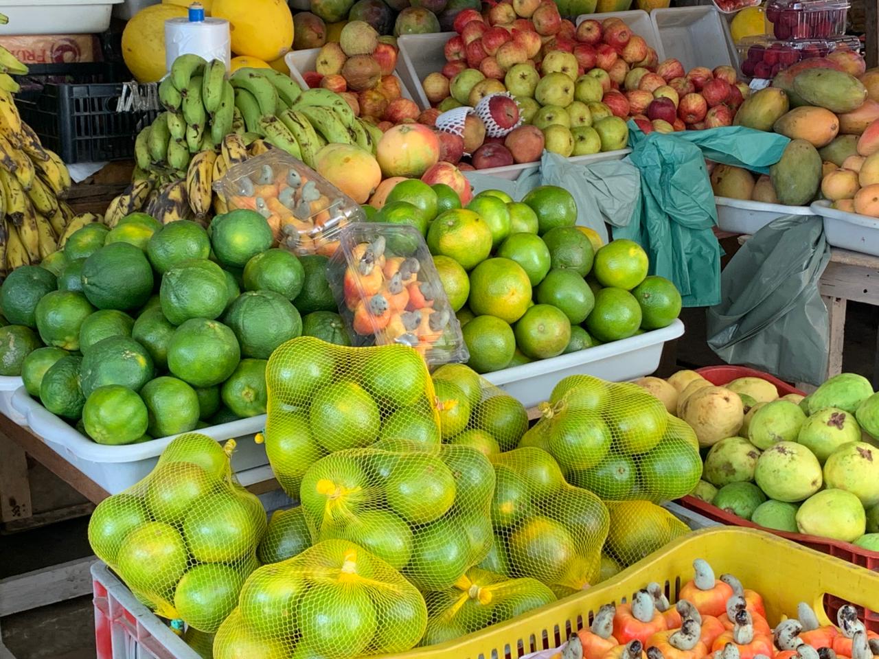 Feirantes de ST comentam sobre preços e variedades das frutas de verão 5 Feirantes de ST comentam sobre preços e variedades das frutas de verão