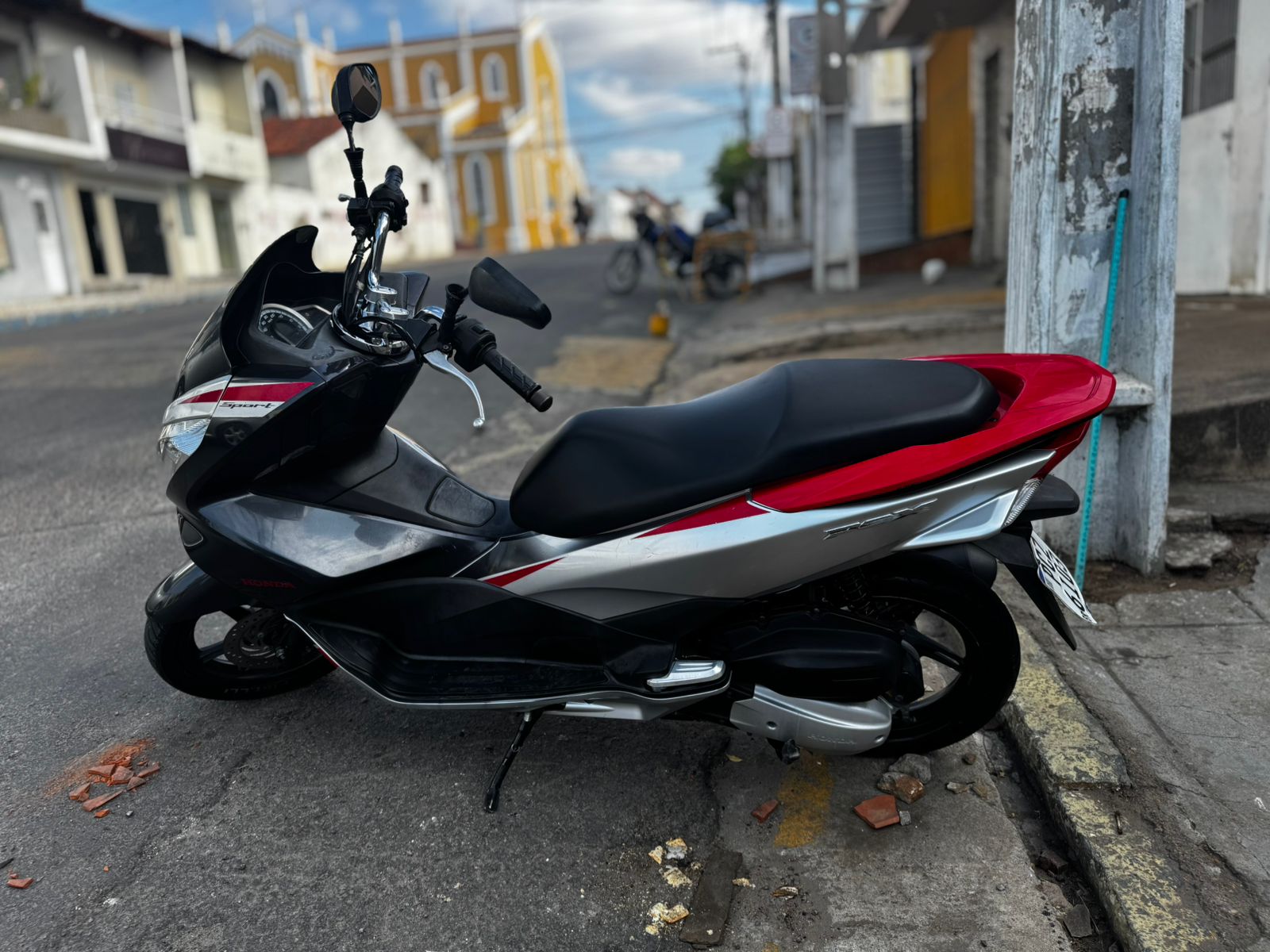Oportunidade única para adquirir moto PCX Sport em ST