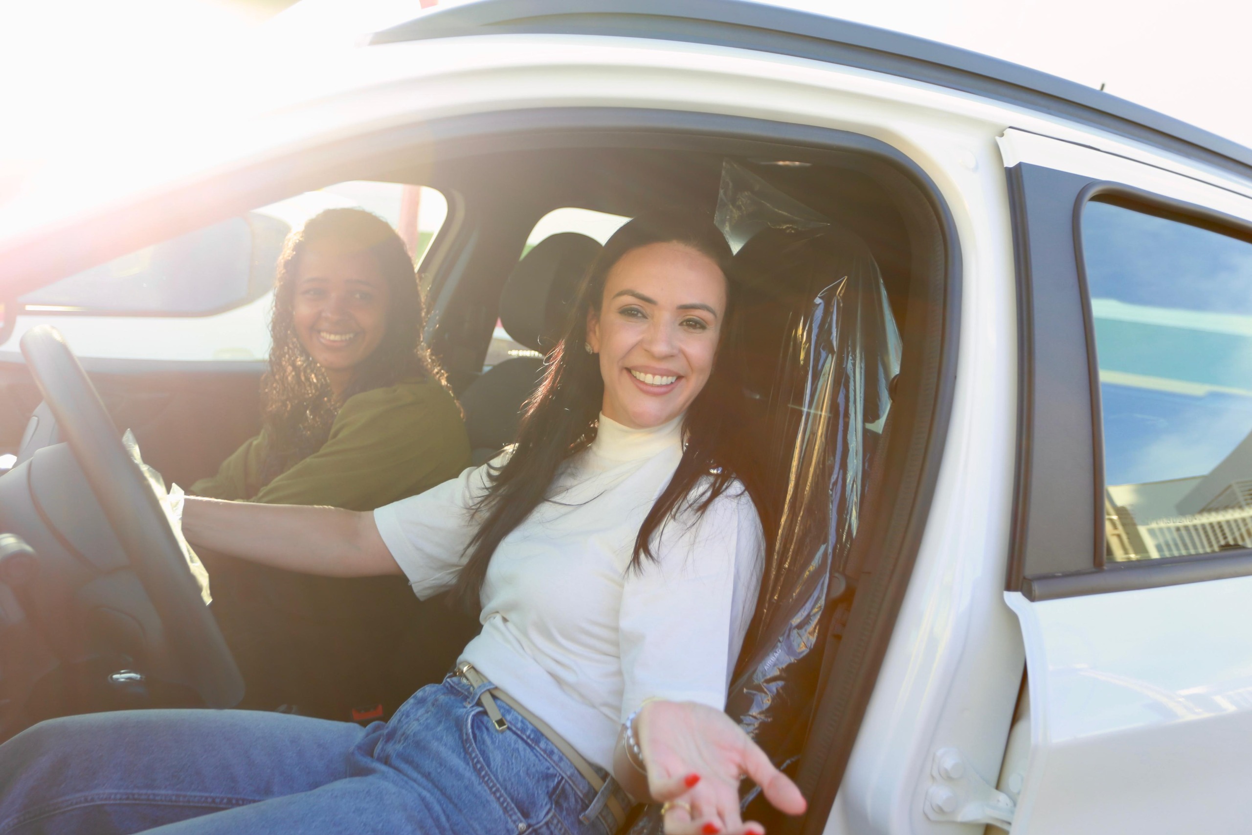 Márcia Conrado entrega dois veículos 0km para a Assistência Social
