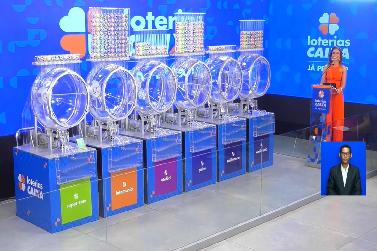 Dois bolões e 4 apostas simples levam a Mega da Virada de R$ 1 bilhão 1 Dois bolões e 4 apostas simples levam a Mega da Virada de R$ 1 bilhão