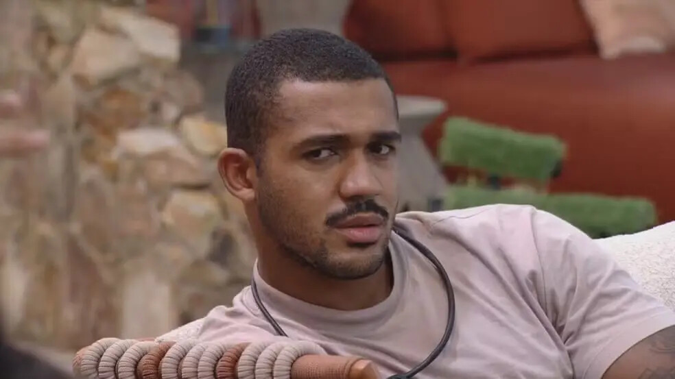 Matheus do BBB 26 é denunciado por homofobia e caso chega ao Ministério Público de SP 1 Matheus do BBB 26 é denunciado por homofobia e caso chega ao Ministério Público de SP