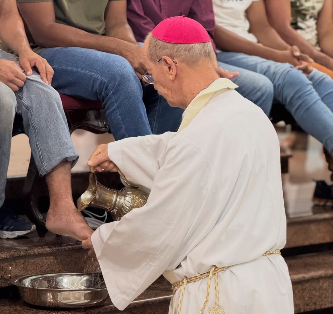 Ceia do Senhor e Lava Pés emocionam fiéis nesta 5ª em ST 1 Lava pés