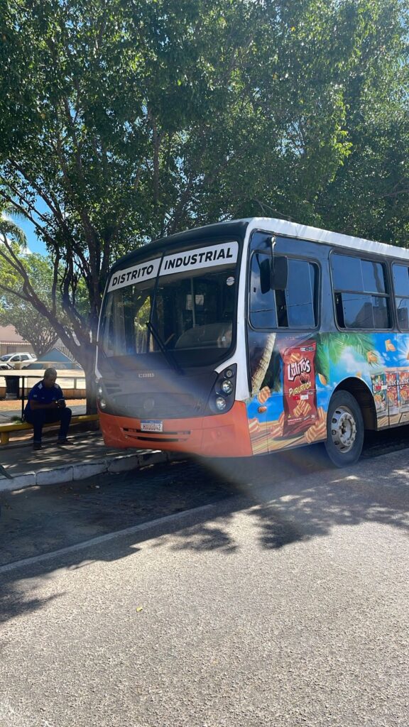 Ônibus de indústria de ST sofre ataque; 30 ficam sem transporte