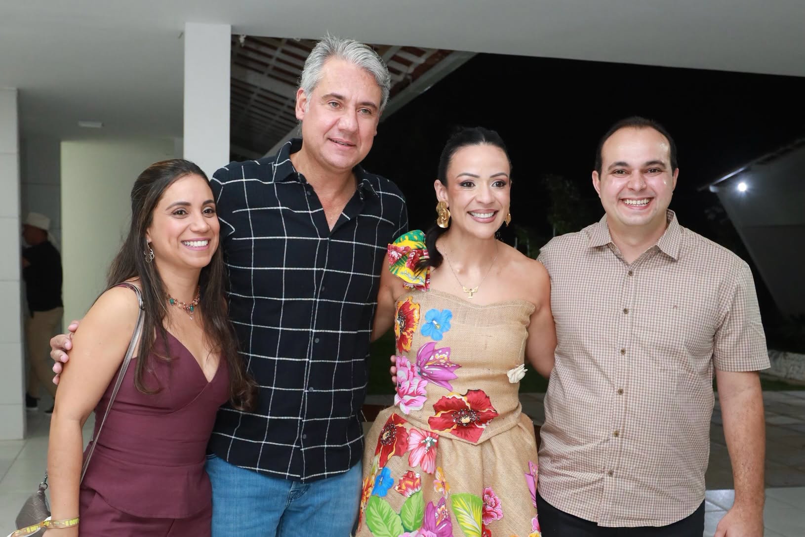 Márcia abre o São João de ST ao lado de Monteiro e Breno com 'o pé direito'