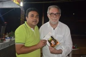 Foto com Raimundo Carreo na FILST, em 2017 (Arquivo Farol)