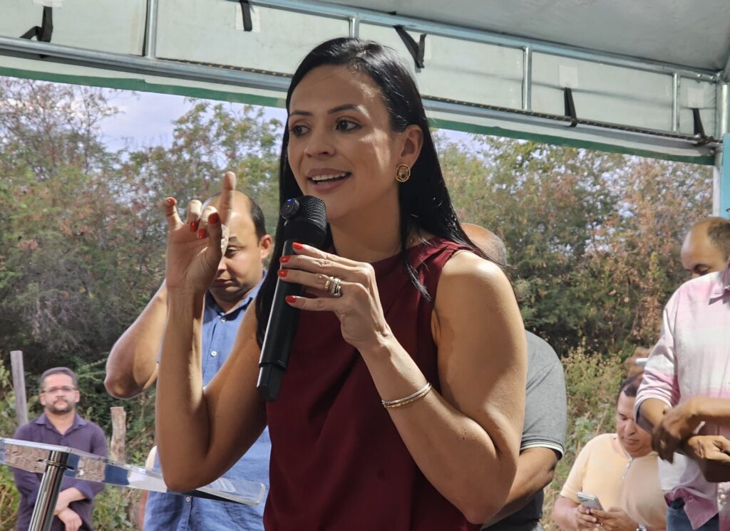 Márcia faz entrega de mais uma rua pavimentada nesta 2ª em Serra Talhada