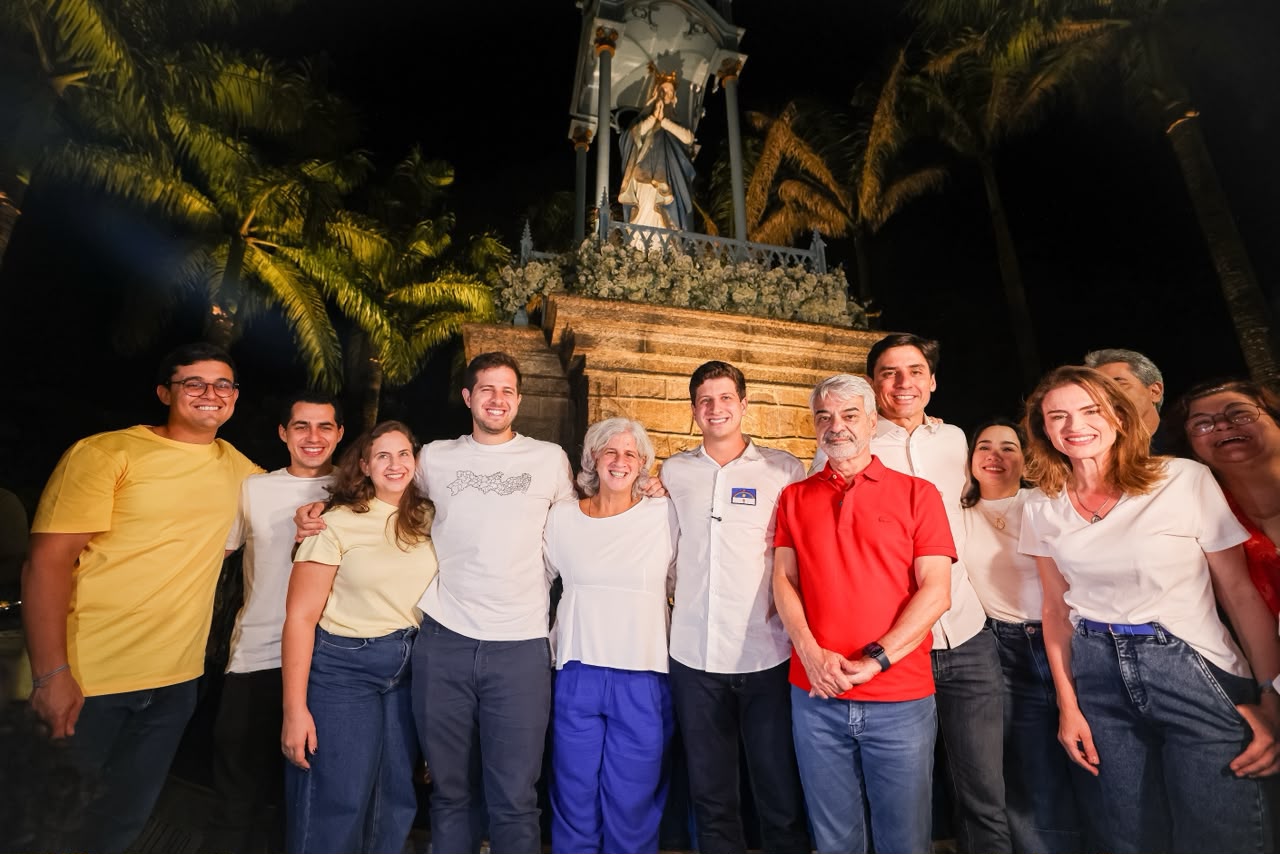 João começou campanha no Morro da Conceição na madrugada deste domingo