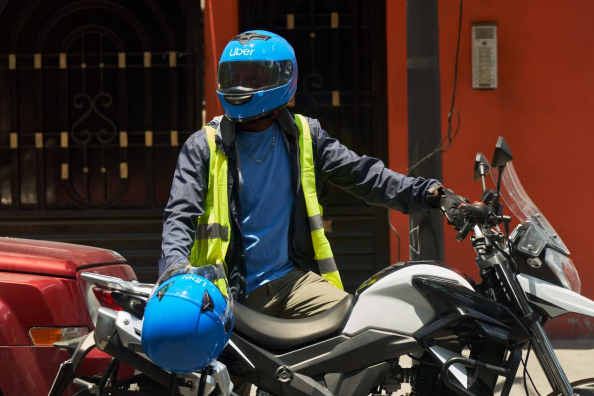 Serviços de Uber Moto e 99 Moto chegaram ao Recife entre o fim de 2021 e início de 2022. (Foto: Divulgação/Uber)
