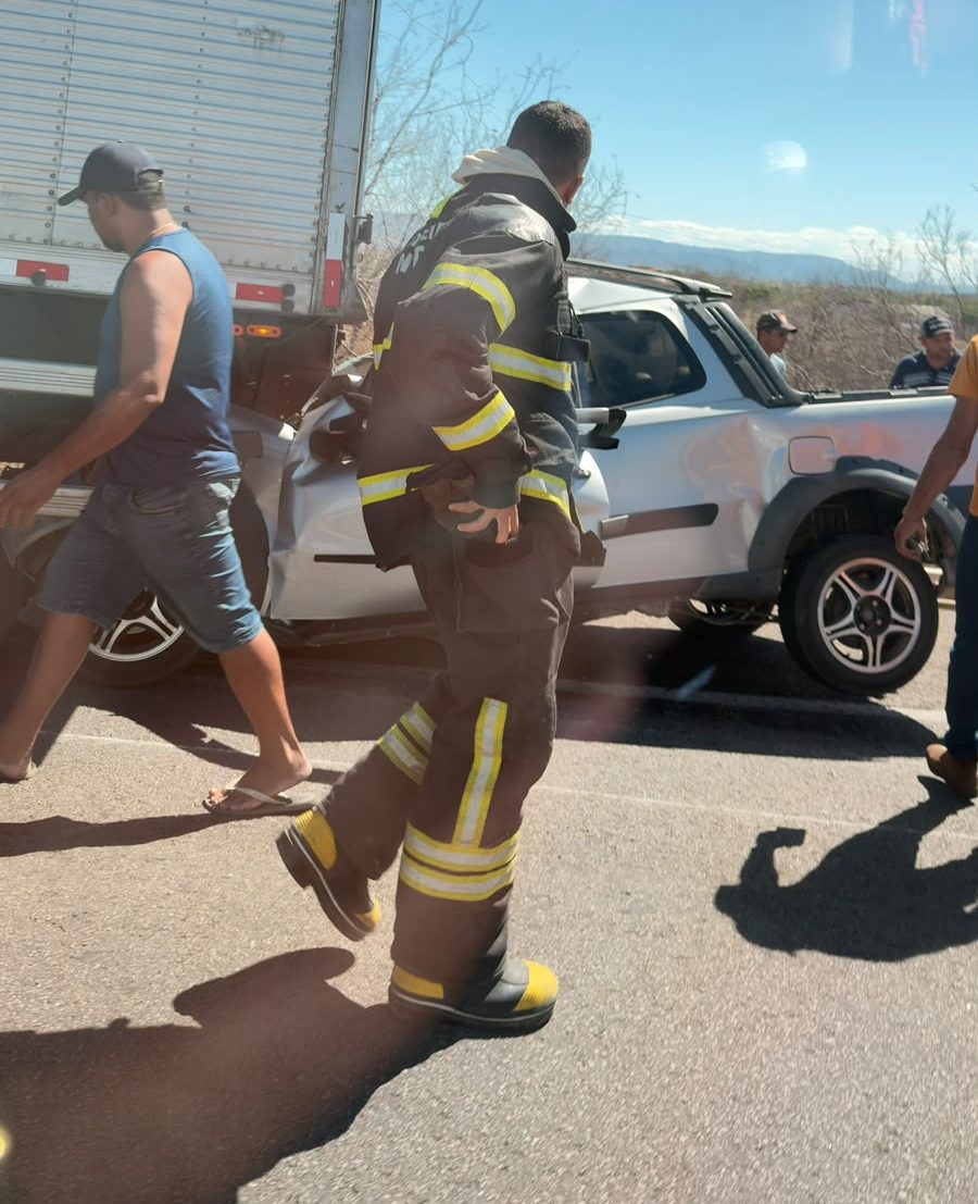 Acidente envolvendo quatro veículos deixa feridos na BR-232, em Serra Talhada; nesta 4ª