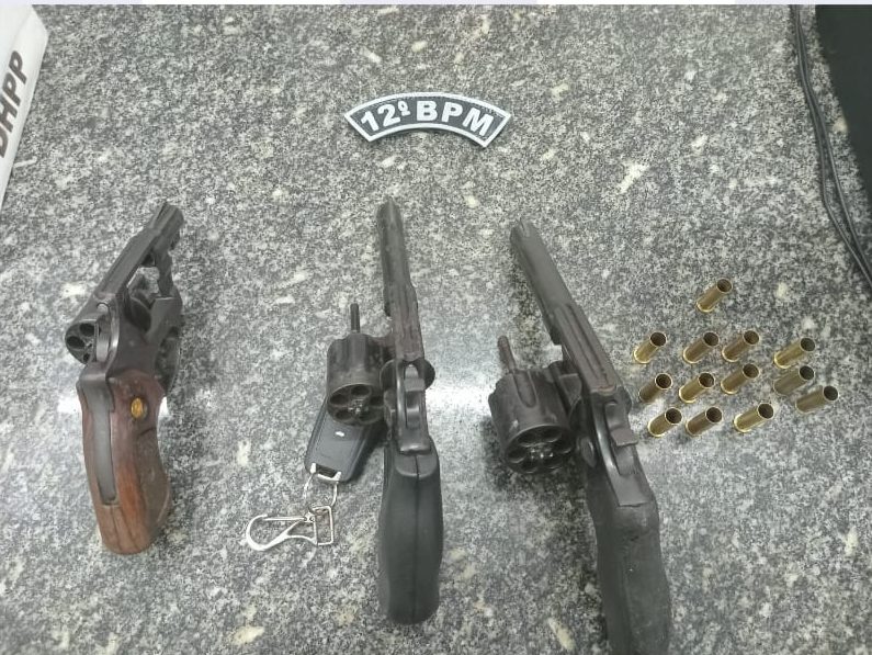 Polícia captura quatro suspeitos e apreende armas 1 Fotos: Divulgação/PMPE