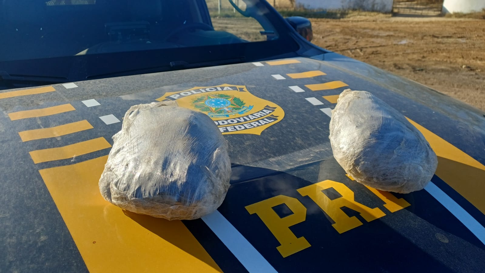Motorista capota carro e é detido com maconha na BR-232