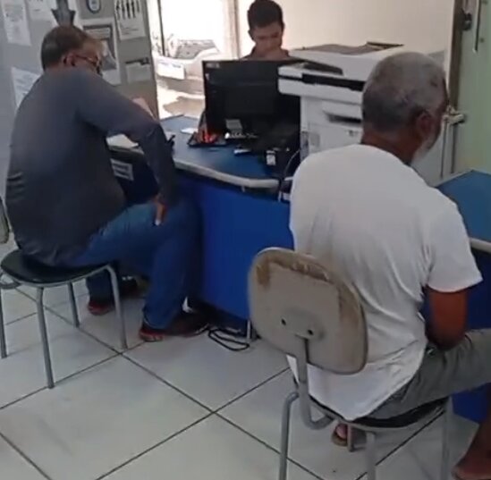 Moradores vão à sede da Compesa reclamar de falta de água em ST 1 Moradores vão à sede da Compesa reclamar de falta de água em ST