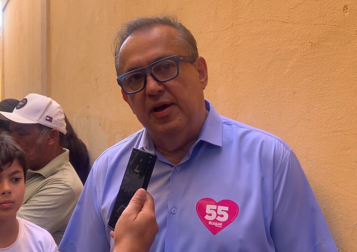 Sebastião chega à seção eleitoral com muito otimismo e diz que fez campanha propositiva 1 Sebastião chega à seção eleitoral com muito otimismo e diz que fez campanha propositiva