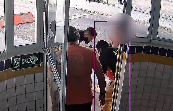 Bebê de 3 meses é salva de engasgo pela PRF em Petrolina 1 Bebê de 3 meses é salva de engasgo pela PRF em Petrolina